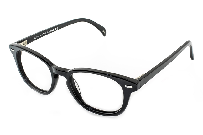 Una montatura degli occhiali Giorgio Valmassoi in “total black”
