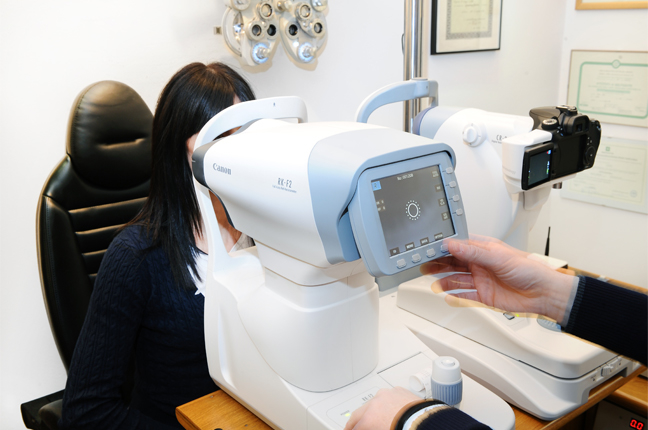 La retinografia previene o identifica spiacevoli alterazioni retiniche e Ottica Galuzzi ha lo strumento utile per effettuare questo esame, il retinografo