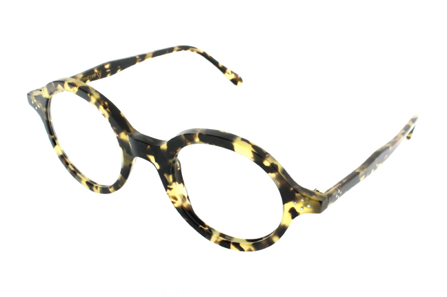 Una montatura degli occhiali Philosopheyes in stile “animalier”