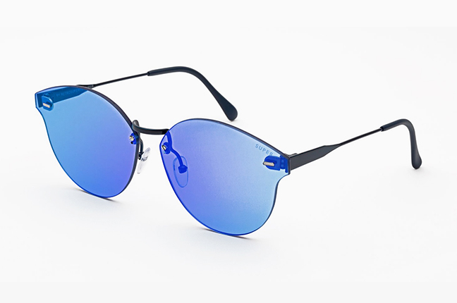 Il modello “Tuttolente Panamá Blue” degli occhiali SUPER by Retrosuperfuture®
