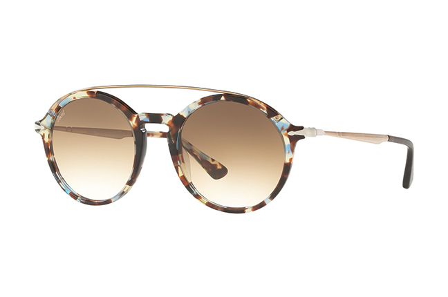 Il modello da sole “PO3172S” degli occhiali Persol, appartenente alla collezione “Calligrapher Edition”