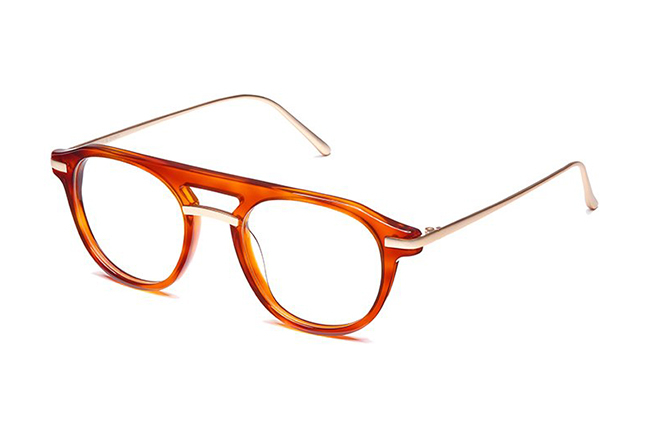 Il modello “TOKYO” degli occhiali Ross and Brown, nella versione “DARK CARAMEL / MATT GOLD”