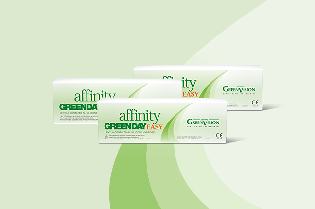 Tre confezioni delle lenti a contatto giornaliere “Affinity Greenday Easy”; prodotte da GreenVision, sono realizzate in silicone hydrogel