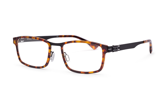 Il modello “BRANDENBURG” degli occhiali Roundten, nella versione “Black Flextal & Havana Acetate”
