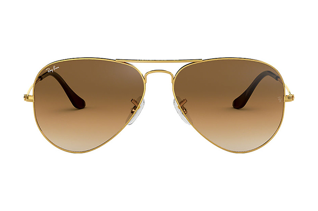 Il modello “AVIATOR GRADIENT” degli occhiali da sole Ray-Ban