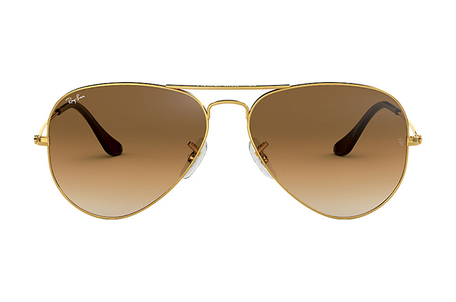 Il modello “AVIATOR GRADIENT” degli occhiali da sole Ray-Ban