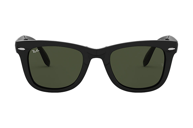 Il modello “WAYFARER FOLDING CLASSIC” degli occhiali da sole Ray-Ban