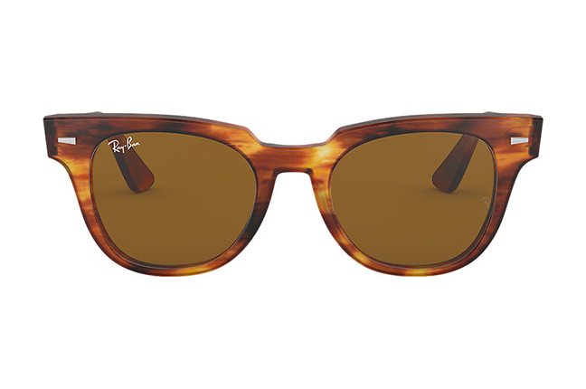 Il modello “METEOR CLASSIC” degli occhiali da sole Ray-Ban