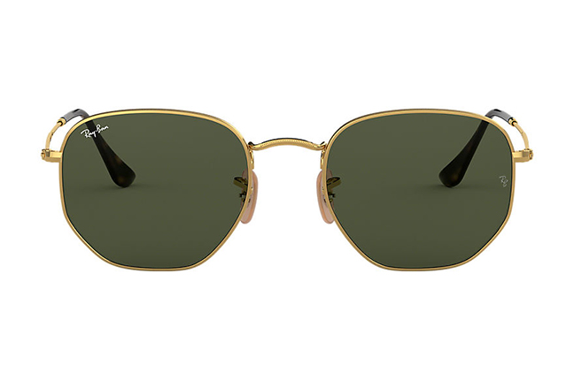 Il modello “HEXAGONAL FLAT LENSES” degli occhiali da sole Ray-Ban