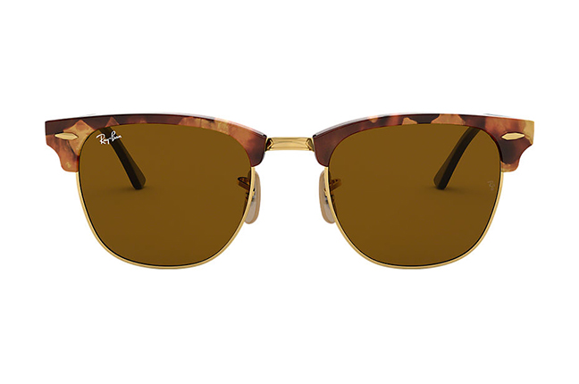 Il modello “CLUBMASTER FLECK” degli occhiali da sole Ray-Ban