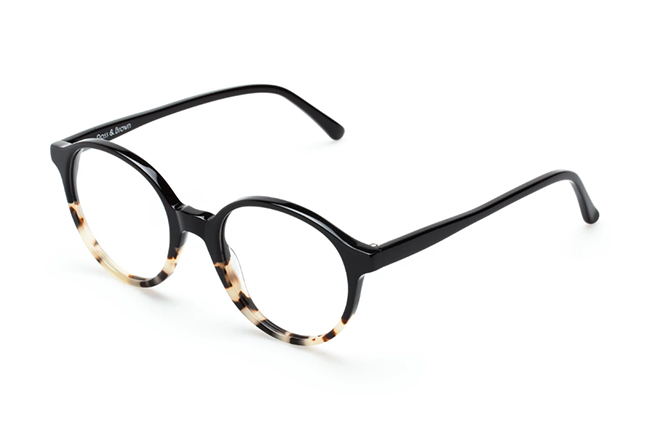Il modello “CAPRI” degli occhiali Ross and Brown, nella versione “Black Stracciatella”