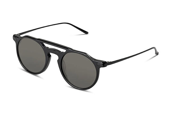 Il modello “TOKYO II” degli occhiali Ross and Brown, nella versione “Shiny Black Shiny Black / Classic Green”