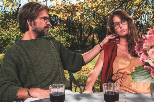 Un uomo e una ragazza indossano occhiali da vista Ross and Brown