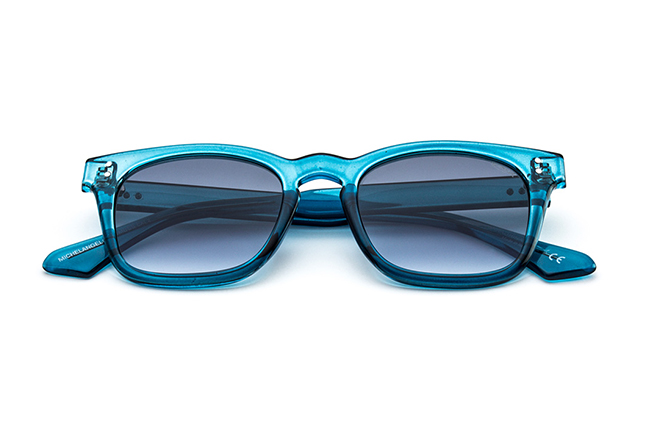Il modello “MICHELANGELO” degli occhiali da sole Saraghina, nella versione “TURCHESE”
