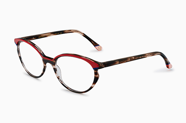 Il modello “ANTIBES” degli occhiali da vista Etnia Barcelona