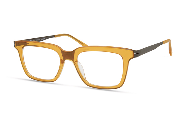 Il modello “4552” (nella colorazione “CARAMEL”) degli occhiali Modo, appartenente alla collezione “PAPER-THIN ACETATE”