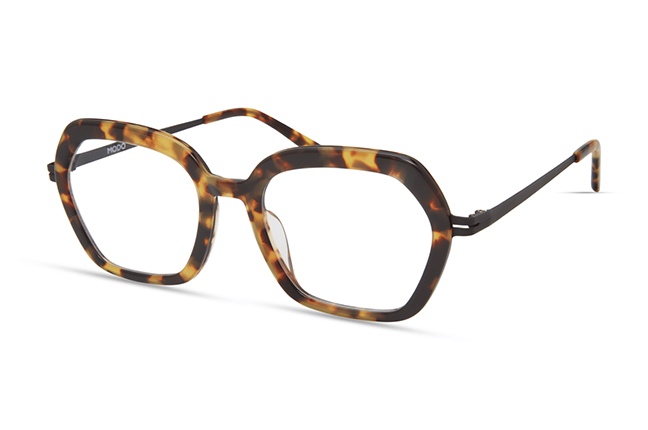 Il modello “4551” (nella colorazione “TORT”) degli occhiali Modo, appartenente alla collezione “PAPER-THIN ACETATE”