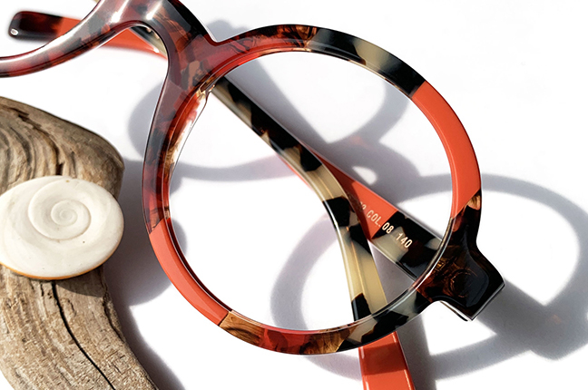 Il modello “28” degli occhiali Lamarca, appartenente alla collezione “MOSAICO”