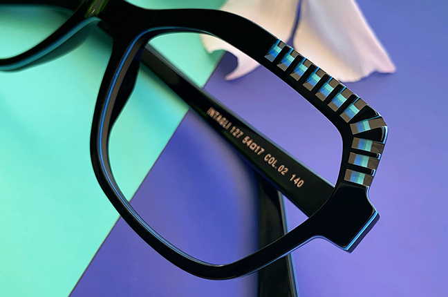 Il modello “127” degli occhiali Lamarca, appartenente alla collezione “INTAGLI”