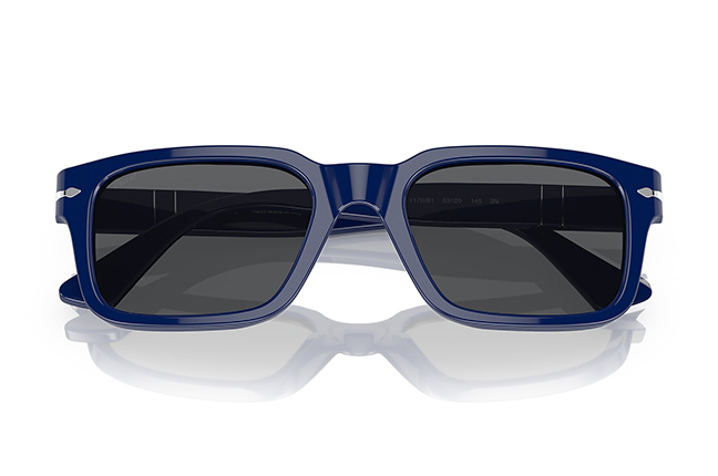 Il modello “PO3272S” (Blu Tinta Unita) degli occhiali da sole Persol