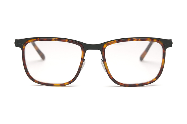 Il modello “GODEL” degli occhiali Roundten