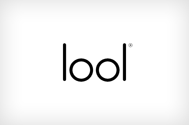 Il logo degli occhiali Lool (nero su fondo bianco)