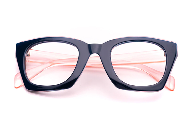 Il modello “AMANDA” degli occhiali da vista Saraghina