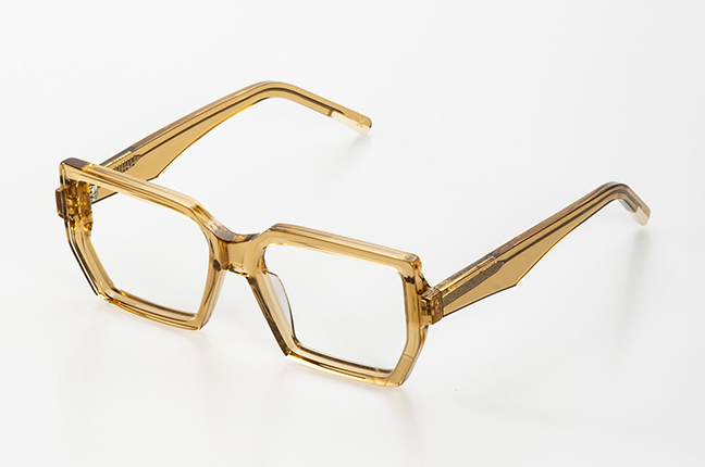 Il modello “MONA” degli occhiali da vista JPlus (Colore: 12)