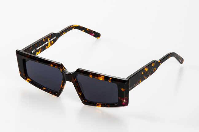 Il modello “JONES” degli occhiali da sole JPlus (Colore: 12)