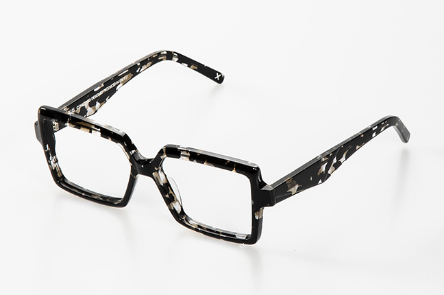 Il modello “RAYEN” degli occhiali da vista JPlus (Colore: 12)