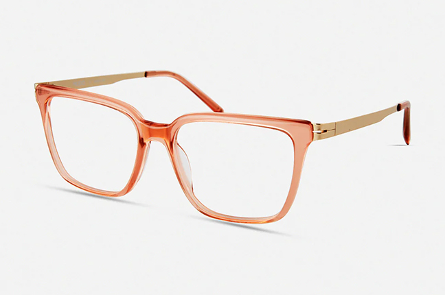 Il modello “4569” (nella colorazione “Peach”) degli occhiali Modo, appartenente alla collezione “Paper-Thin Collection”