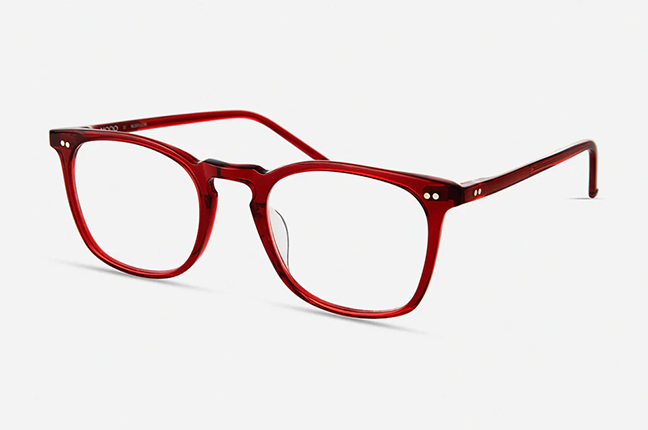 Il modello “8011” (nella colorazione “Red”) degli occhiali Modo, appartenente alla collezione “Legacy Collection”