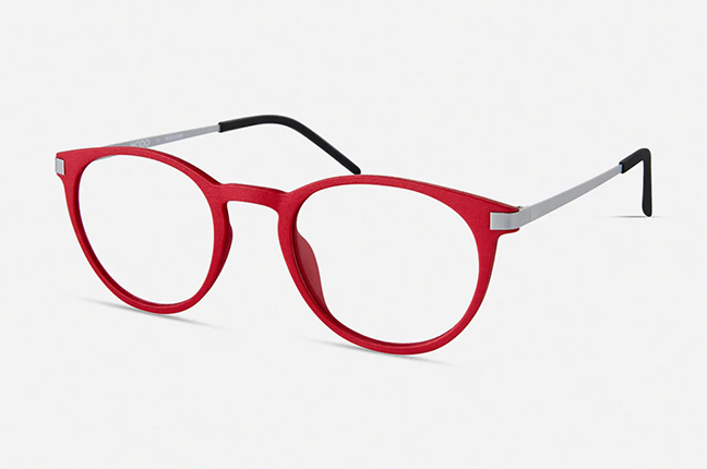Il modello “ALFA” (nella colorazione “Raspberry”) degli occhiali Modo, appartenente alla collezione “3D Lab Collection”