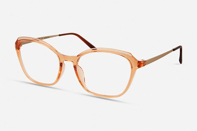Il modello “7070” (nella colorazione “Apricot”) degli occhiali Modo, appartenente alla collezione “R 1000 Collection”