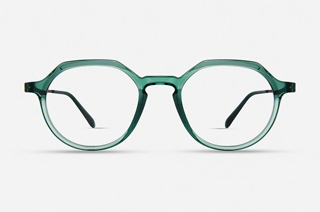 Il modello “7067” (nella colorazione “Green”) degli occhiali Modo, appartenente alla collezione “R 1000 Collection”