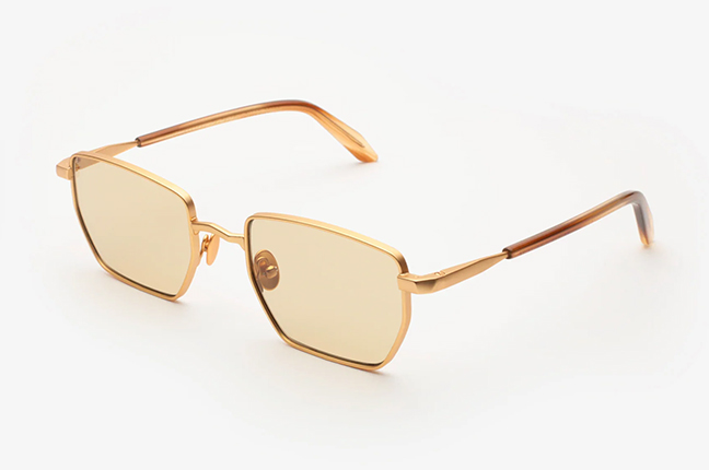Il modello “AETHER MATTE GOLD” degli occhiali Gast